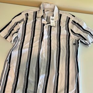 Hollister short sleeve button down size medium